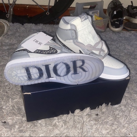 Dior 1s for sale only selling because they are too big taking the highest offer. - Picture 1 of 2